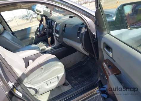 2010 Toyota Sequoia Platinum 5.7L V8 z USA, uszkodzony, nr VIN 5TDDY5G14AS034723